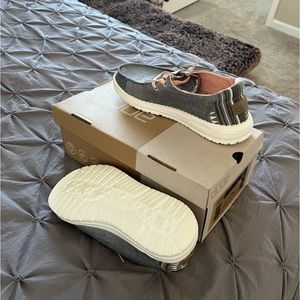 Brand new hey dudes never been worn